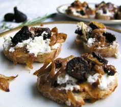 Goat cheese, caramelized onion & fig bruschetta