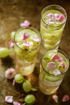 Gooseberry Elderflower Champagne Cocktail