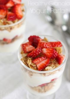 Healthy Granola Yogurt Parfait