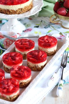 Mini Strawberry Pretzel Salad Cheesecake