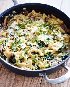 Mushroom and Spinach Pappardelle Pasta with White Wine Cream Sauce