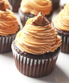 Peanut Butter Chocolate Cupcakes with Peanut Butter Buttercream