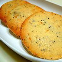 Poppy Seeds Pop Up in Lilthuanian Cookies