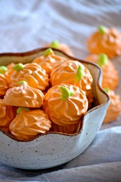 Pumpkin Spice Meringue Pumpkins