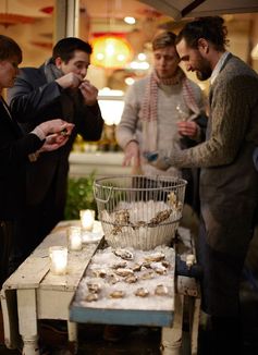 Raw Oysters with Champagne Vinegar Mignonette