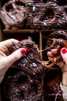 Salted Caramel Chocolate Covered Pretzels