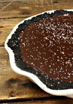 Salted Caramel Dark Chocolate Oreo Pie