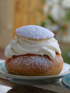 Semlor: Traditional Swedish Fat Tuesday Buns (Semla