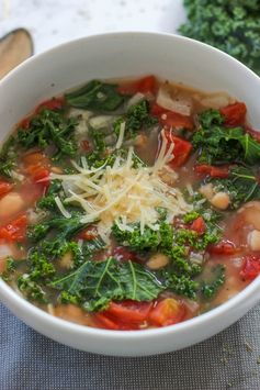 Slow Cooker Italian White Bean and Kale Soup