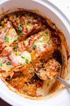 Slow Cooker Mushroom Roasted Red Pepper Lasagna