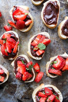 Strawberry-Nutella Dessert Bruschetta