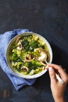 Supergreen Mushroom & Orzo Soup