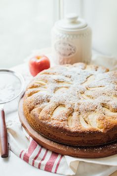 Traditional Italian Apple Cake [Torta di Mele Classica]