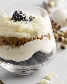 Trifle met blauwe vruchten, mascarpone en speculaas