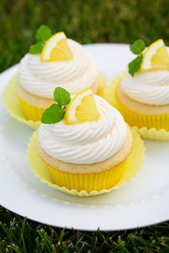 Zesty Lemon Cupcakes with Refreshing Lemon Buttercream Frosting