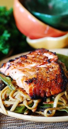 Asian salmon with rice noodles and asparagus