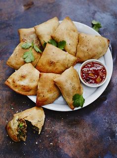 Baked veggie samosas