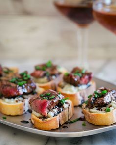 Blue Cheese Steak Crostini (Video