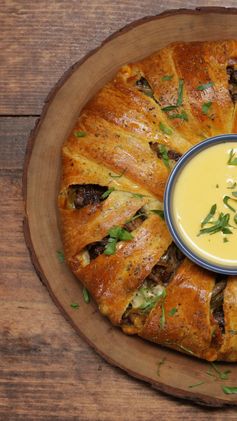 Cheesesteak Crescent Ring