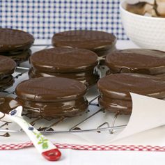 Como fazer alfajor: veja a receita com recheio de dois chocolates