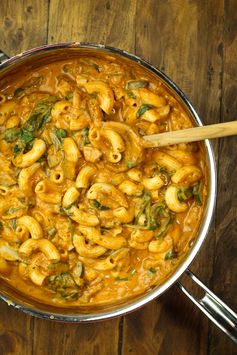 Creamy Chili Sauce with Zucchini, Spinach and Pasta (Vegan