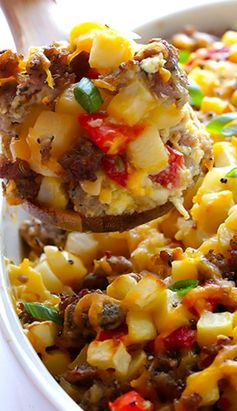 Easy Breakfast Casserole with Sausage, Hashbrowns and Eggs