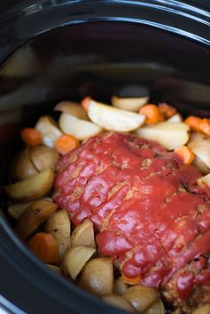 Easy Slow Cooker Meatloaf