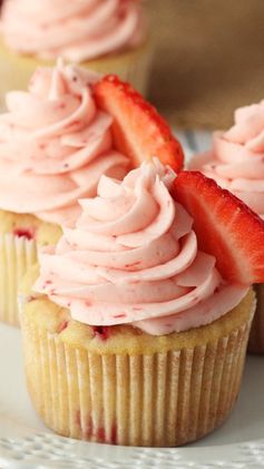 Fresh Strawberry Cupcakes