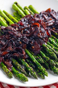 Grilled Asparagus with Bacon and Balsamic Caramelized Onions and Goat Cheese (aka Bacon Jam Asparagus