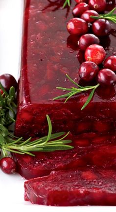 Jellied Cranberry Sauce with Fuji Apple