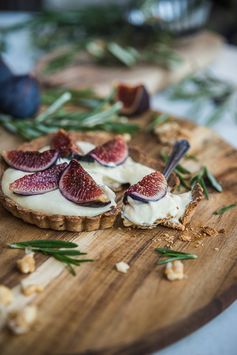 Limoncello fig tart with walnut and rosemary crust