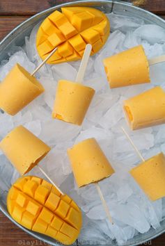 Mango yogurt popsicles (Helados de mango y yogurt