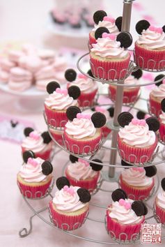 Minnie Mouse Vanilla Bean Cupcakes with Vanilla Swiss Meringue Buttercream