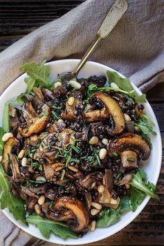 Mushroom salad with lentils and caramelized onions