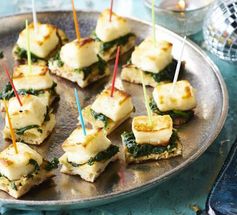 Naan, spinach & halloumi bites