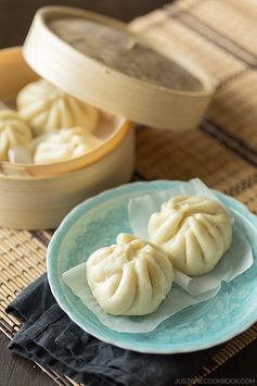 Nikuman (Steamed Pork Buns