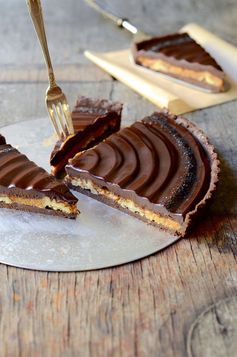 No-bake caramel walnut chocolate tart