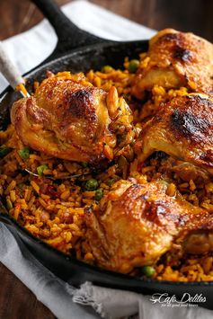 One Pan Crispy Spanish Chicken and Rice (Arroz Con Pollo