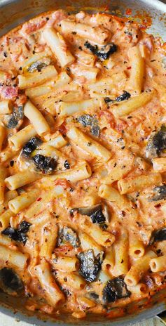 Penne Pasta in Creamy Vodka Tomato Sauce with Mushrooms