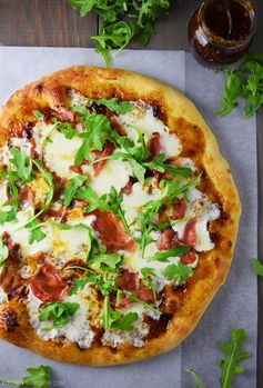 Prosciutto, Fig, and Arugula Pizza