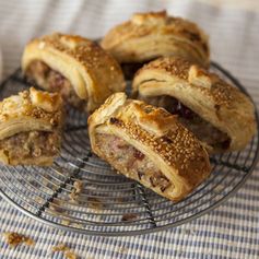 Sausage rolls with caramelised red onions