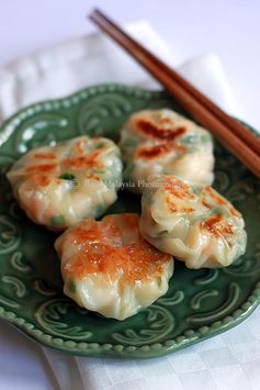 Shrimp and Chive Dumplings (韭菜虾饺