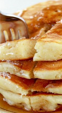 Simple Fluffy Sour Cream Pancakes