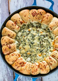 Skillet Pull Apart Bread with Spinach and Artichoke Dip