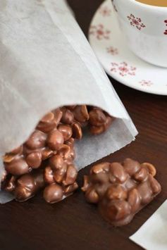 Slow-Cooker Choco-Peanut Clusters