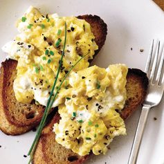 Soft Scrambled Eggs with Fresh Ricotta and Chives