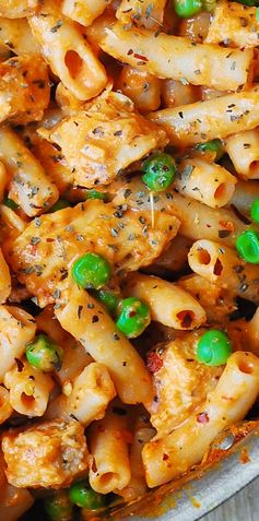 Spicy Garlic Chicken Penne with Peas