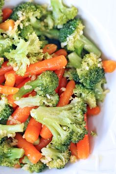 Steamed Broccoli and Carrots with Garlic and Olive Oil #MakeYourMove