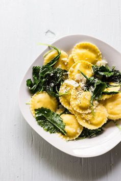 15 minute meals: lemon ricotta ravioli with wilted greens