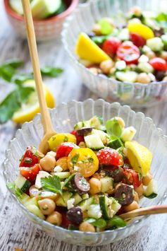 15 Minute Mediterranean Chickpea Salad